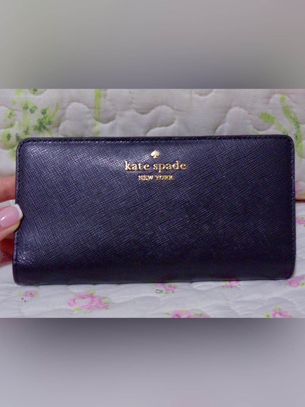 kate spade black🖤 saffiano leather zip wallet with gold logo